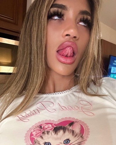 AdelineBri