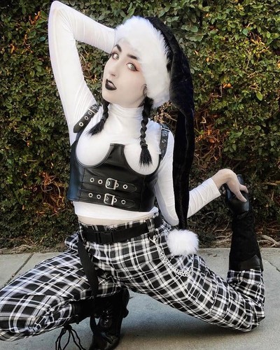 AmyrobertsNSFW