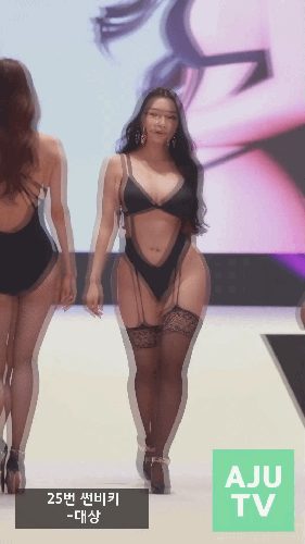 AsianBootyShaking