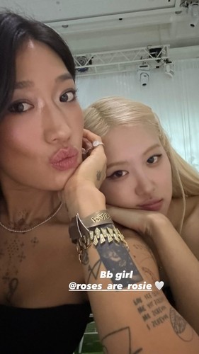 CelebHubBlackpink