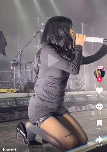 CelebShoeplay