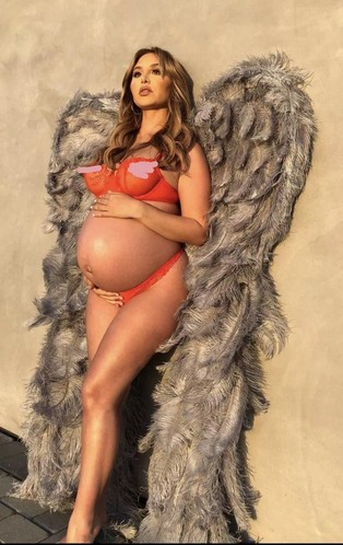 ClothedPreggo