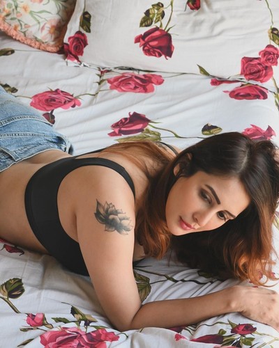 DesiBacklessBeauties