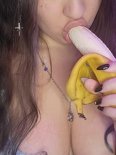 GirlsEatBananas