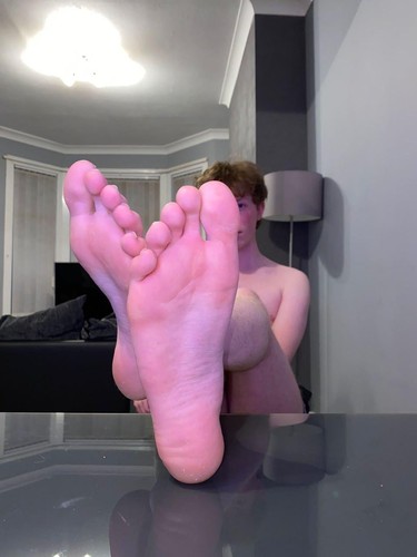 Malefeetandface