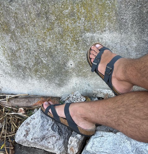MaleFeetInSandals