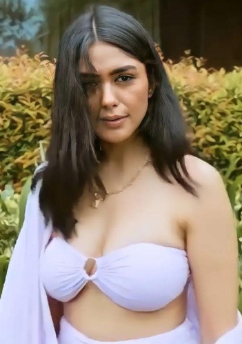 MrunalThakurReddit