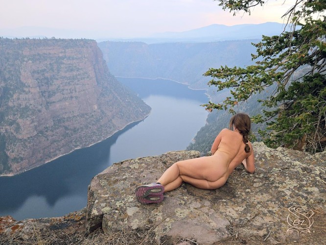 NakedTravelGuide