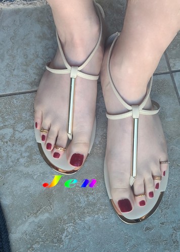 Sexy_sandals_and_feet